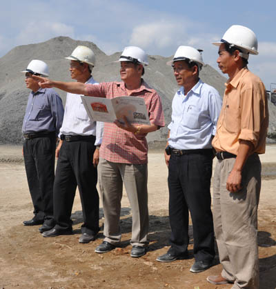 Lãnh đạo xí nghiệp trên công trường